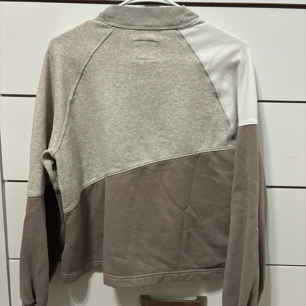 Abercrombie & Fitch Colorblock Crewneck Sweatshirt - Picture 3 of 6